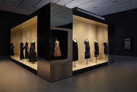 chanel exhibition at v&a|Chanel exibition v&a.